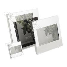 A stunning result of wedgwood's collaboration with vera wang, this photo frame is perfect for housing treasured memories. Buy Vera Wang For Wedgwood Love Knots Photo Frame 8x10 Amara
