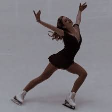 Created by photographer andrea dozier and a team including simply photography, the look dayton, and bombshell bake shop, all of the details come together in a winter wonderland brimming with inspiration. Pin By Bianca On Figure Skating Figure Skating Aesthetic Figure Skating Skating Aesthetic