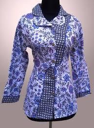 Selain itu warna dan motif batik juga elegan dan indah sehingga cocok untuk segala umur. 27 Contoh Desain Baju Batik Terbaik 2020