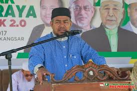 Semalam, datuk pengelola bijaya diraja istana negara,. Ahli Parlimen Kuala Nerus Dulu Kutuk Sekarang Terima Pula Berita Parti Islam Se Malaysia Pas