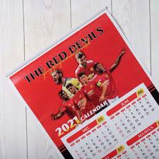 The official manchester united website with news, fixtures, videos, tickets, live match coverage, match highlights, player profiles, transfers, shop and more. Jual Kalender Bola Tahun 2021 Manchester United Online April 2021 Blibli