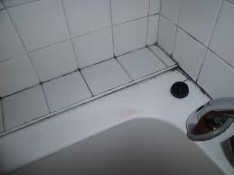 Comment Decrasser Les Joints Du Carrelage De Votre Salle De Bain Grace A 2 Ingredients Seulement Avec Images Nettoyer Joints Carrelage Nettoyage Salle De Bain Nettoyant Salle De Bain