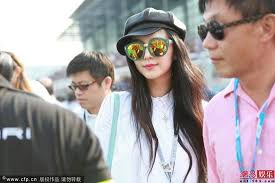 Phạm Băng Băng lôi thôi như 'mẹ bổi' dù là khách VIP tại sự kiện