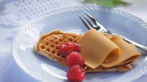 Rawball med bringebær og lakris. Rommevafler Tessaswoodenspoon