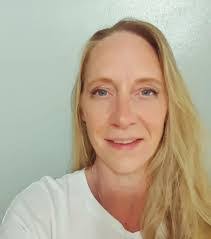 Eloise Mackenzie's Instagram, Twitter & Facebook