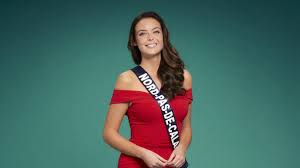 Après avoir découvert les visages des candidates, voici les jolies miss en maillot de bain ! Miss France Miss Nord Pas De Calais Emmene Les Cameras De Tf1 A Wimereux