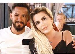 Bugün yeni sezona başlayacak olan akkaya, programın ilk bölümüne katılmadı. Selin Cigerci Den Ilginc Cikis Benim Kocam Var