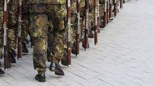Pas de service militaire obligatoire, mais entre 11 et 16 ans, il y aurait d'abord une semaine annuelle de la défense et de la citoyenneté (obligatoire). Retour Du Service Militaire Obligatoire En Belgique