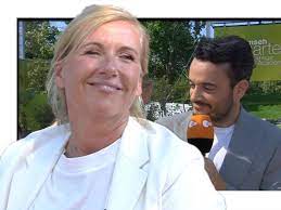 Andrea Kiewel flirtet im ZDF-Fernsehgarten mit Giovanni Zarrella vor  laufenden Kameras