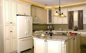 Fabuwood Wellington Ivory Glaze In Stock Kitchen Cabinets Stock Kitchen Cabinets Kitchen Cabinets Kitchen Cabinet Color Schemes