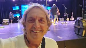 🎶 𝗘𝗟𝗩𝗜𝗦