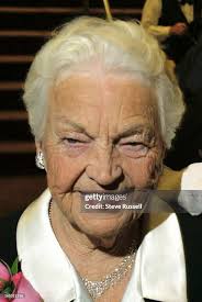 HAZEL---11/09/02---Mayor Hazel MacCallion cuts up with Lucy... News Photo