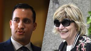 Les bottes de motardes trépignent sous la table. Mimi Marchand Proche Du Couple Macron Aurait Heberge Alexandre Benalla