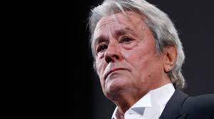 Alain delon hat mit seinem kühlen und beherrschenden blick nicht nur auf der leinwand die schönsten frauen. Alain Delon Wird 80 Einsamer Eiskalter Engel