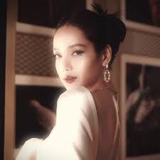 Lisa Million's Instagram, Twitter & Facebook