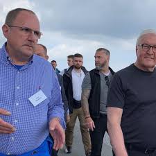 Ông đã giữ chức vụ này trước đó từ năm 2005 tới 2009. Grenzganger Warum Bundesprasident Steinmeier Sonntags Durch Den Harz Wandert Svz De