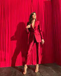 Turkish Celebrities Adli Kullanicinin Hande Panosundaki Pin 2021 Unluler Aktrisler Stil
