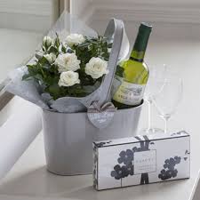 Nice 49 Stylish Diy Wine Gift Baskets Ideas More At Https Homystyle Com 2018 10 05 49 Stylish Diy Wine Gif Wine Gifts Diy Diy Wine Gift Baskets Simple Gifts