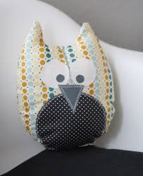 Wir haben uns die mühe gemacht, die besten anleitungen und tutorials für zu recherchieren, die man kostenlos im netz finden kann. Diy Mitbringsel Eulenkissen Zum Selber Nahen Sanvie De