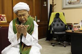 Ucapan tok guru nik aziz menitis air mata di hadapan selebriti amanat terakhir tuan guru nik aziz pm najib terima berita kematian nik aziz sewaktu berucap doa yang sangat menyentuh hati al. Almarhum Tuan Guru Nik Abdul Aziz A Photo On Flickriver