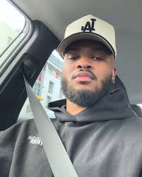 A bunch of random selfies from 2024… Surprise if you make it to the end..