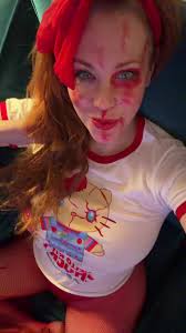 Proper Way to Eat a Kit Kat