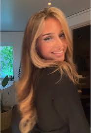 Ashley Samuelson's Instagram, Twitter & Facebook