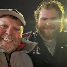 Should I use auto or manual depth setting when using Livescope?