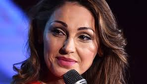 Nel 2002, a 15 anni, partecipa e vince nella categoria giovani del. Anna Tatangelo Carriera Biografia Vita Privata Brani Instagram