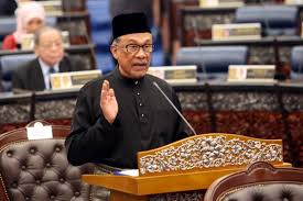 Istiadat angkat sumpah di istana negara. Anwar Angkat Sumpah Kembali Ke Parlimen Semasa Mstar