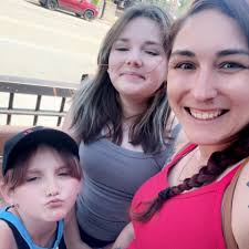 A GoFundMe titled “Alex Pretti is an American Hero” has already raised  nearly $700,000 in about a day, with roughly 18,500 people donating. The  organizer also pushed to make Alex's father the