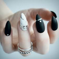 Black And White Almond Shaped Nails Almond Shaped Nails Colors To Get You Inspired To Try Fashionist Now Almond Shape Nails Almond Acrylic Nails Almond Nails Designs