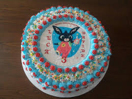 Torta Con Panna Montata Con Personaggio Bing Torte Con Panna Montata Dolci Idee Per Il Compleanno