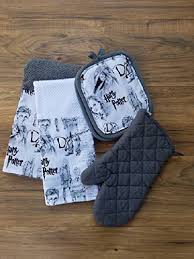 Handmade kitchen towels and pot holders. Amazon Com Winter White Harry Potter Kitchen Set Towel Set Pot Holder Set Oven Mitt Handmade Products