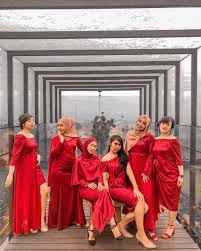 Perpaduan warna cat rumah twilight minimalis. 10 Inspirasi Seragam Bridesmaids Warna Merah Siap Curi Perhatian