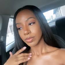 Sheveze Anderson's Instagram, Twitter & Facebook