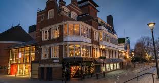 My Aunt Lives In London South Of The Thames Swan At Shakespeare S Globe Bar Restaurant Events On Bankside London London Globe Theater Globe Bar