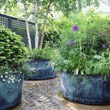 Pin By Ruth On Landscape Design In 2020 Courtyard Gardens Design Garden Design Small Garden
