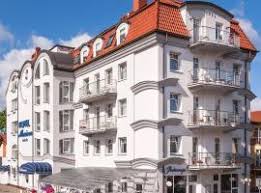 Międzyzdroje, in english known as misdroy, is a town and a seaside resort in northwestern poland on the island of wolin on the baltic coast. Die 10 Besten Hotels In Der Nahe Von Miedzyzdroje Walk Of Fame In Misdroy Polen