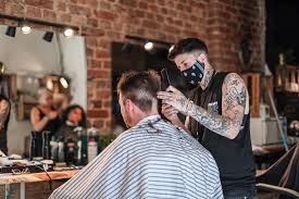In entspannter atmosphäre schneiden, färben und stylen wir ihre haare professionell. Erster Queerer Barbershop Www Siegessaeule De