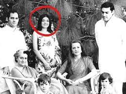The gig saw business honchos, tycoons, politicos and noted figures from the elite strata. 20 Rare Pictures Of Maneka Gandhi Youtube