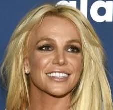 Britney spears is back in a bikini. Britney Spears Wieso So Viele Fans Glauben Sie Werde Gefangen Gehalten Welt
