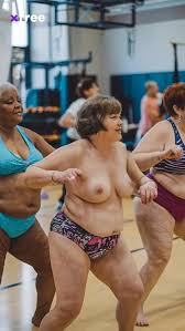 Who knew Zumba could be so steamy? Naked mature woman dancing into your porn  fantasies! - @varsitypussiess Sex Reel On xfree.com – TikTok Porn & Shorts