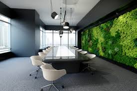 The vertical garden system is a new line of fiber cement planters that are 25% lighter than traditional cast stone products. Vertikaler Garten