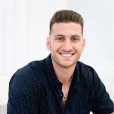 While most people are pressing into fall 🍁 and football 🏈, I'm pressing  into a new role👩🏼‍💼 as the Director of Marketing at Helpt and I've got  the company nails to prove