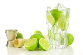 Das Perfekte Rezept Fur Caipirinha Auf Cocktailbart De Caipirinha Beliebte Cocktails Cocktail