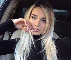 Beyoncé has sported honey blonde hair for years. Honey Blonde Hairstyles For Black Women Like This Hairstyle Color And Idea Rabakehair Blondehair Blond Beautiful Blonde Blonde Beauty Straight Hair Bundles