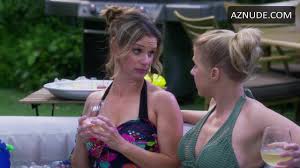 Jodie Sweetin, Andrea Barber Bikini video in Fuller House - UPSKIRT.TV