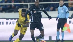 Trabzonspor maçı öncesi bozuk olduğu belirtilen saha zemini haberlerine yeni malatyaspor'dan açıklama geldi. Yeni Malatya Da Kart Isyani Tum Spor Haber