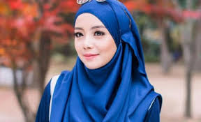 Mira atau nur amirah filzah badioezaman, 23, sebaliknya menegaskan dia tidak. Saya Tidak Kenal Rapat Fattah Amin Mira Filzah Mengaku Hanya Teman Biasa Sebagai Rakan Artis